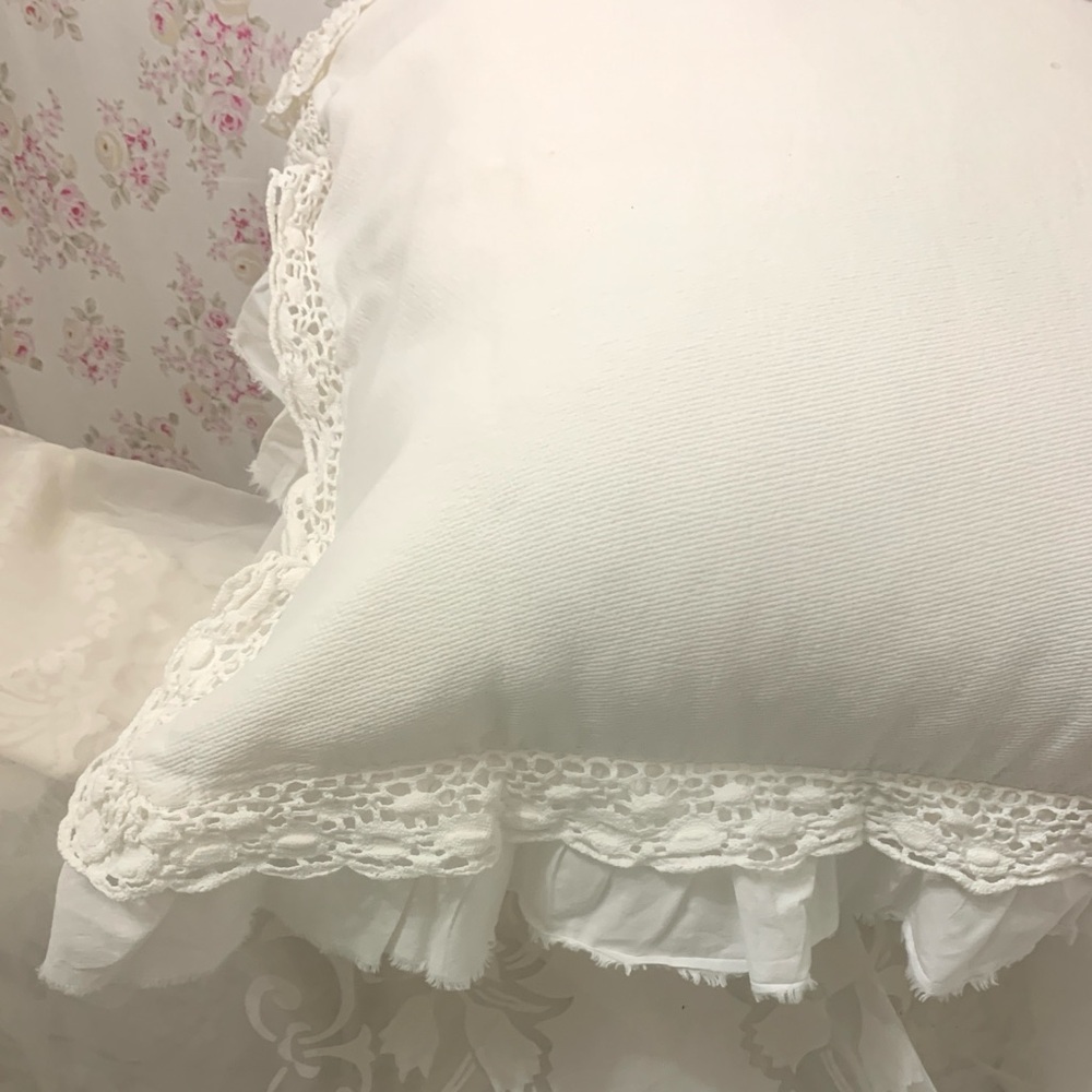 PIUBELLE Portugal croché lace and ruffles euro Pillowsham white